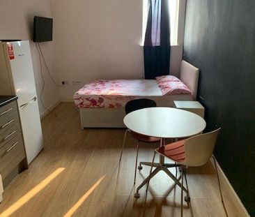 Studio to rent - Photo 2