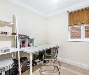 Knaphill, Woking, GU21 - Photo 4