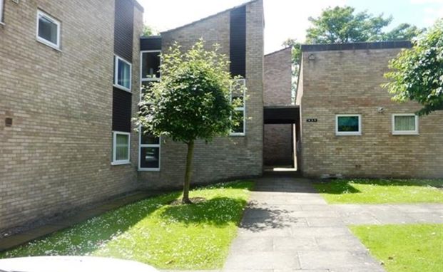 20 Weetwood House Court, Leeds - Photo 1