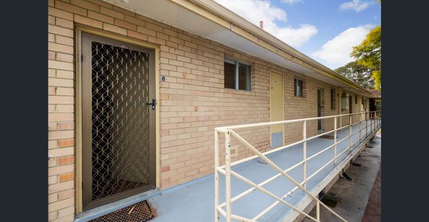 Neat One Bedroom Apartment - Photo 1