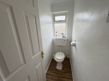 Melvyn Close, Waltham Cross, Goffs Oak - Photo 2