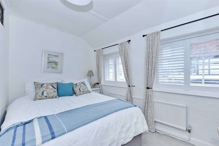 A Grade II period cottage in the heart of Henley close to the River Thames - Photo 5