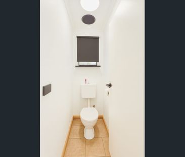 Comfortable Family Home in Cranbourne – Secure, Spacious & Well-Pos... - Photo 6