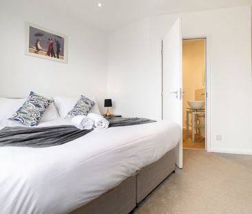 2 Bed Flat, North Street, BN1 - Photo 3