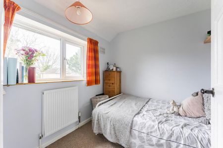 4 bedroom semi-detached house to rent - Photo 5