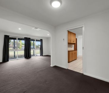 Spacious Home in Convenient Surrey Downs Location - Photo 2