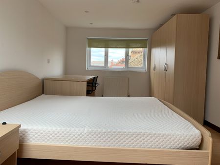 3 Bed Flat, Shorrolds Road, SW6 - Photo 3