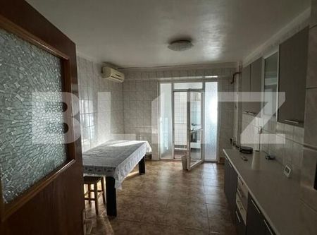 Apartament 3 camere, decomandat, 98 mp, zona Promenada - Fotografie 3