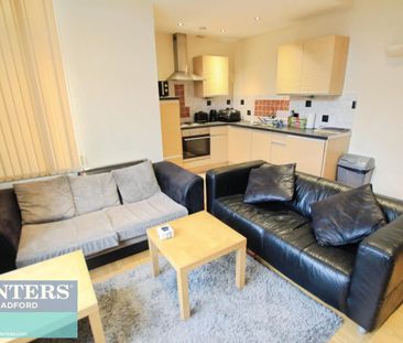2 bedroom Flat To Let - Photo 3