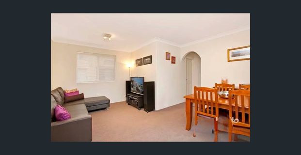 Tidy 2 bedroom Apartment Overlooking Fontenoy Park - Photo 1