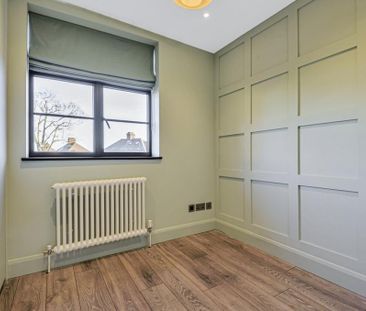 4 bedroom end of terrace house to rent - Photo 3