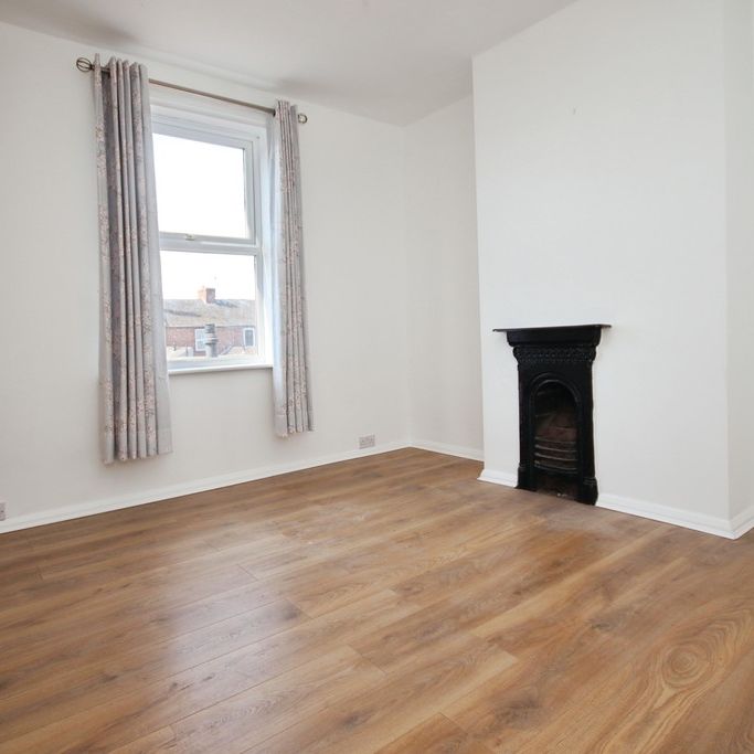 3 bedroom Mid Terraced House to let - Photo 1
