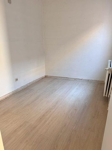 Mooi gelegen appartement met 2 slaapkamers en autostaanplaats. - Photo 4