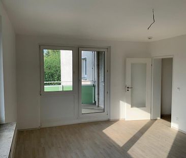 In Renovierung, neues Wannenbad und neuer Laminat - Foto 5