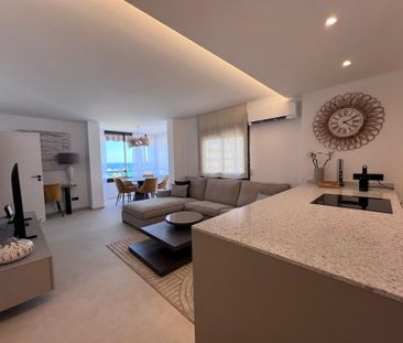 Modern Apartment with Sea Views in Palmanova - Photo 2