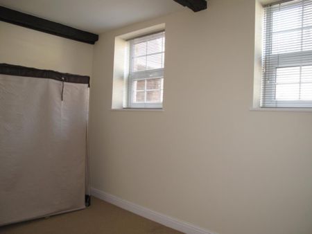 2 bedroom ground floor flat to rent - Photo 3