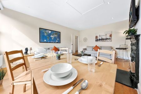 2 Bed Flat, Earls Court Road, W8 - Photo 2