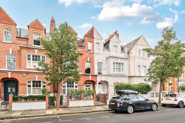 4 bedroom terraced house to rent - Photo 1