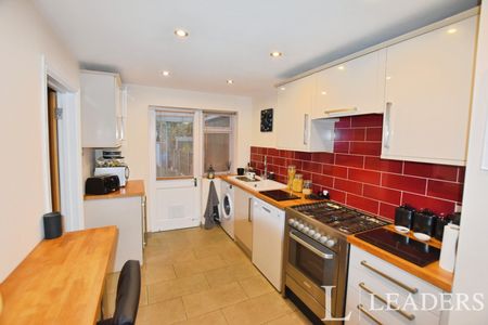 2 bedroom mid-terrace to rent Abbotsweld, Harlow - Photo 3
