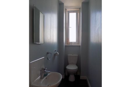 2 bed flat for rent in The Shore - Photo 4