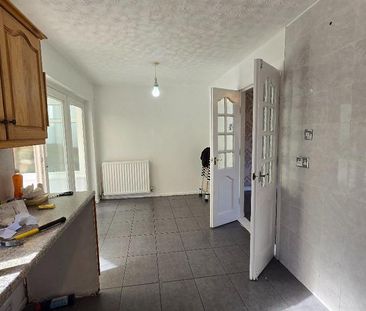 3 bedroom terraced house to rent - Photo 5