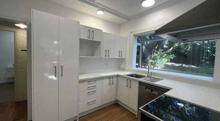 Spacious and sunny in St Clair! - Photo 4