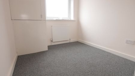 3 Bedroom Terraced House - Photo 5