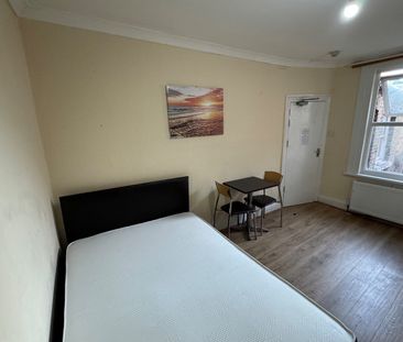 Room in a Shared Flat, Walworth Road, SE17 - Photo 3