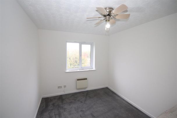 1 bedroom Flat to let - Photo 1