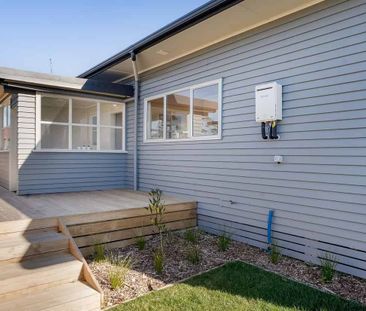 Charming 5BR Home with Deck & Pets OK! - Photo 4
