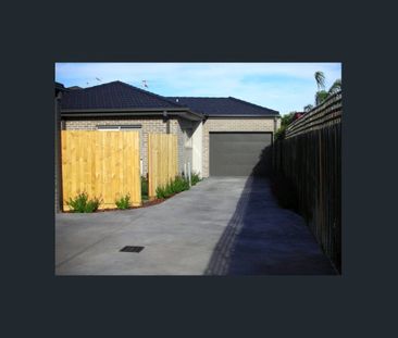 Charming 2-Bedroom Rental in Altona Meadows - Photo 4