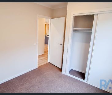 33 Woolly Parade, Clyde North, Vic 3978 - Photo 5