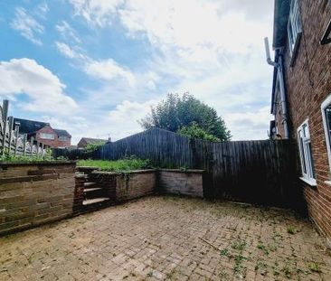 2 bedroom end of terrace house to rent - Photo 1