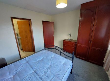 1 bedroom in a house share to rent - Photo 4