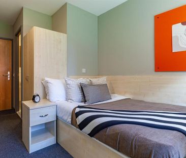 1 bedroom in a flat share to rent - Photo 4