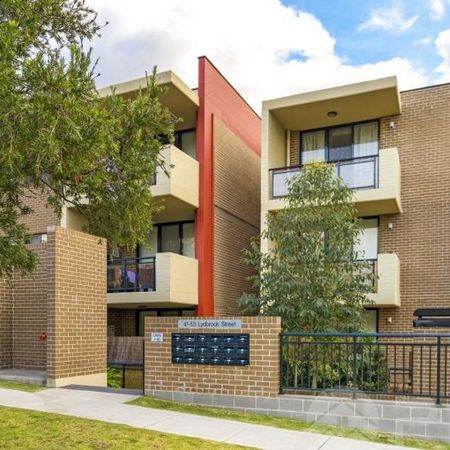 "Stylish Parkside Living: Modern 2-Bedroom Apartment in Westmead for Just $620/Week!" - Photo 3