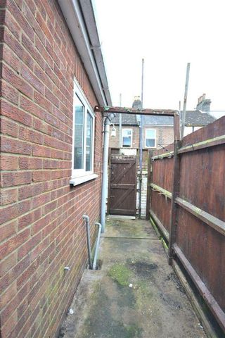 Birchwood Street, King's Lynn, PE30 - Photo 2