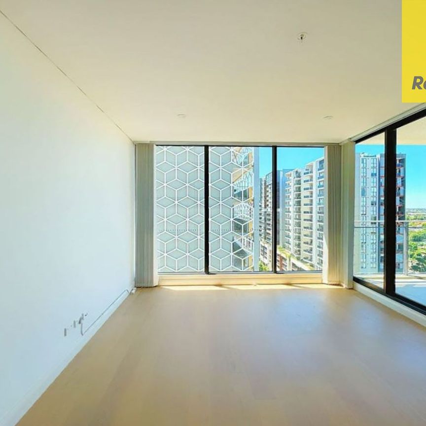 Modern One Bedroom PLUS STUDY - 100M From Train Station and Shops - Photo 1