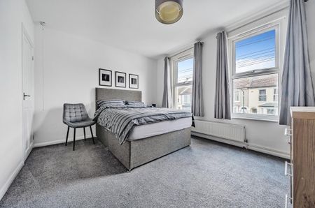 1 bedroom in a house share to rent - Photo 3