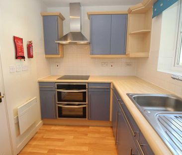 2 bed Flat for rent - Photo 5