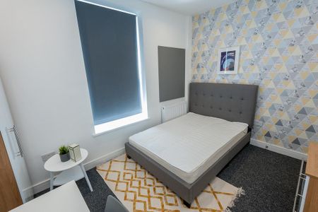 6 bedroom terraced house to rent - Photo 3