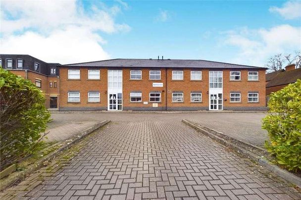 School Road, Tilehurst, Reading, Berkshire, RG31 - Photo 1