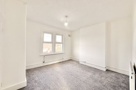 2 bed House Rectory Road, SS5 - Photo 3