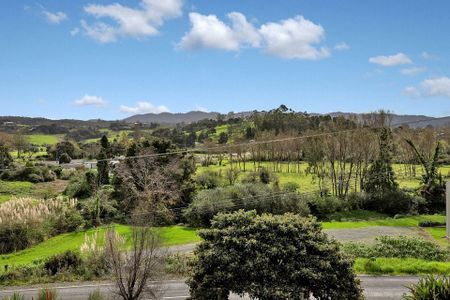 Charming 3-4 Bedroom Home in Otaika - Photo 3