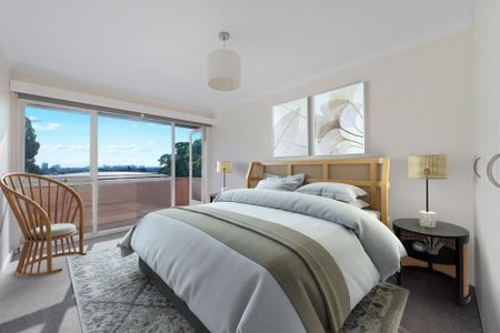 Stylish Top-Floor Apartment in a Boutique Block Near Centennial Park - Photo 4