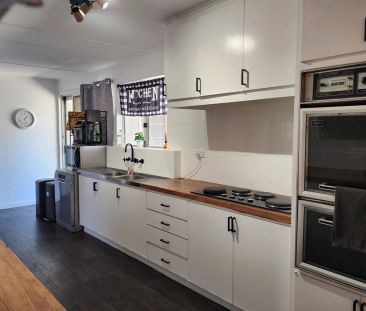 Stunning Restored Character Home on 800sqm with Massive Powered Wor... - Photo 3