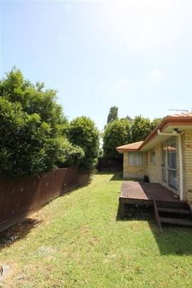 Charming 4BR Howick Haven w/ AC & Deck! - Photo 1