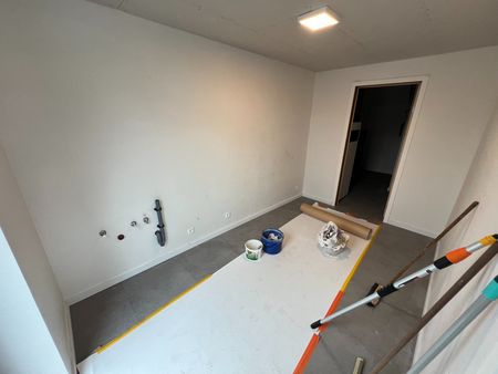 Nieuwbouwwoning met GARAGE, autostaanplaats & TUIN vlakbij centrum - Foto 3