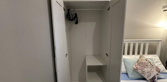 Private Room Walk to North Sydney Station and Greenwood Plaza in 8 Min - Photo 2