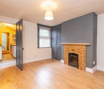 2 bed House - Mid Terrace To Let - Photo 2